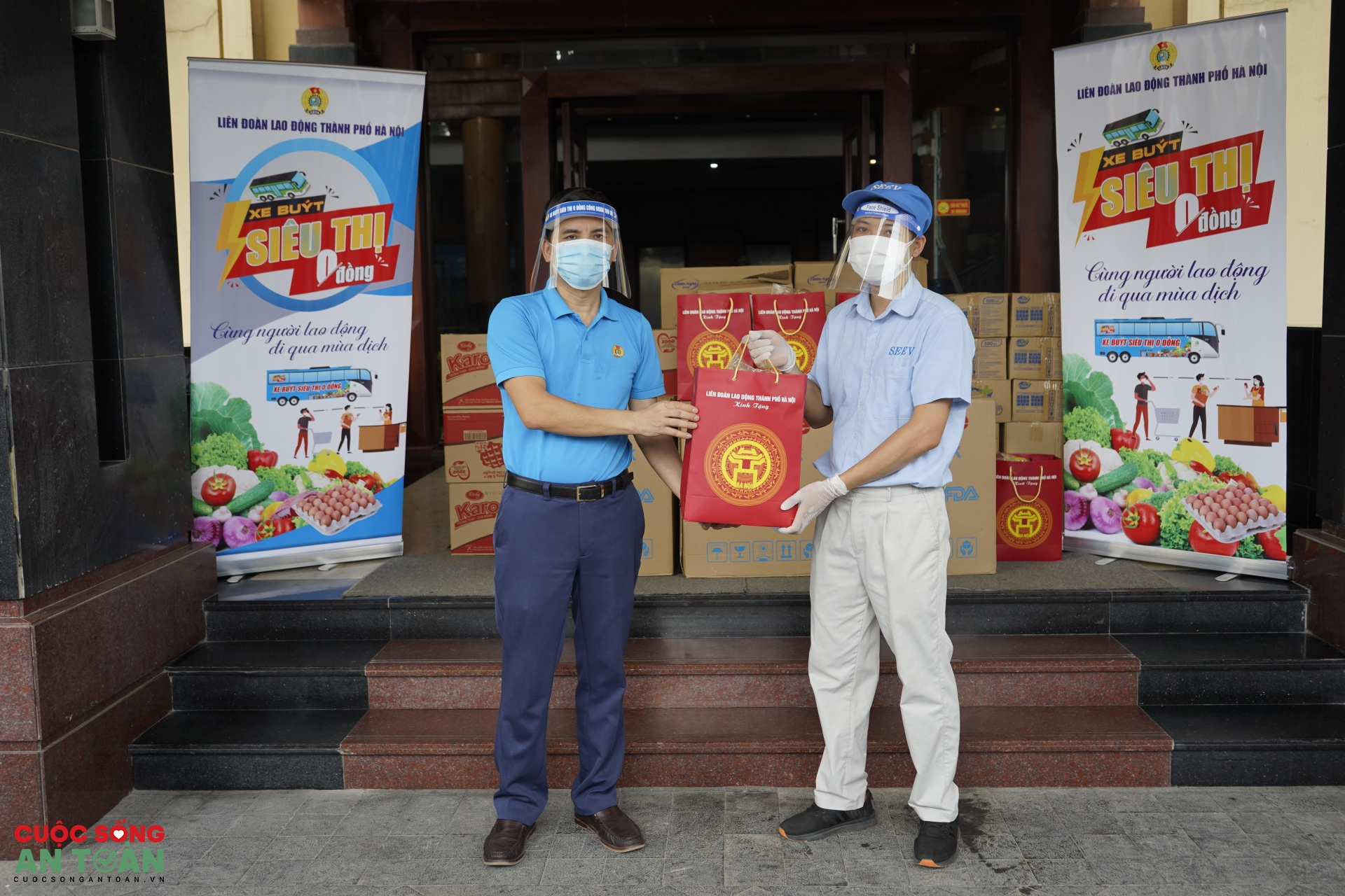 "Xe buýt siêu thị 0 đồng" lăn bánh phục vụ đoàn viên, người lao động "Xe buýt siêu thị 0 đồng" lăn bánh phục vụ đoàn viên, người lao động