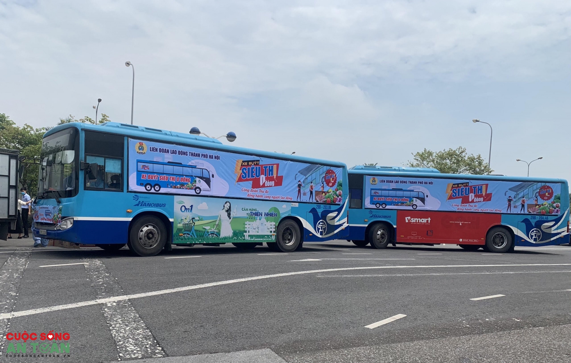 Hà Nội: Hỗ trợ khẩn cấp người lao động khó khăn do Covid-19 Hà Nội: Hỗ trợ khẩn cấp người lao động khó khăn do Covid-19