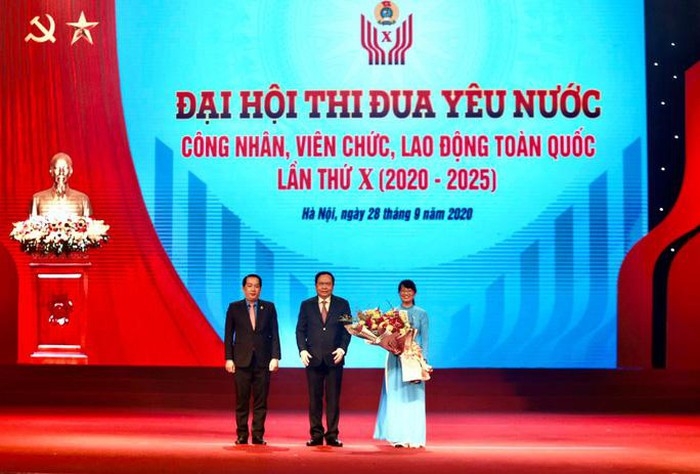 Công nhân lao động TP HCM với phong trào thi đua "Lao động giỏi, lao động sáng tạo" Công nhân lao động TP HCM với phong trào thi đua "Lao động giỏi, lao động sáng tạo"
