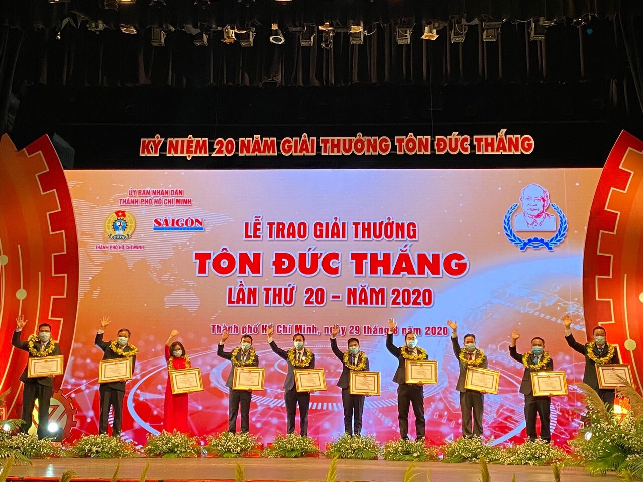 Công nhân lao động TP HCM với phong trào thi đua "Lao động giỏi, lao động sáng tạo" Công nhân lao động TP HCM với phong trào thi đua "Lao động giỏi, lao động sáng tạo"