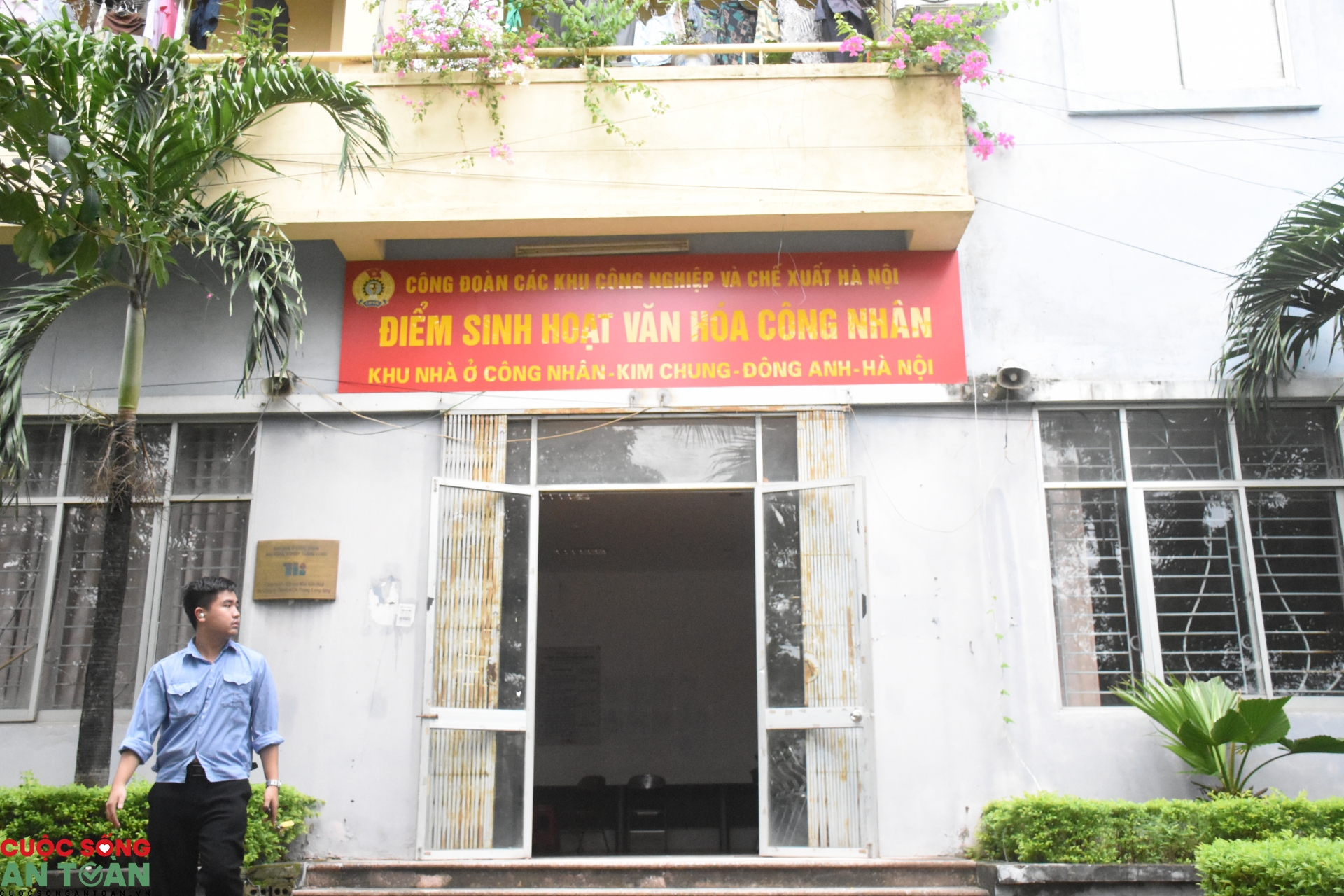 Công nhân vui khoẻ vì có điểm sinh hoạt văn hoá, thể thao. Công nhân vui khoẻ vì có điểm sinh hoạt văn hoá, thể thao.