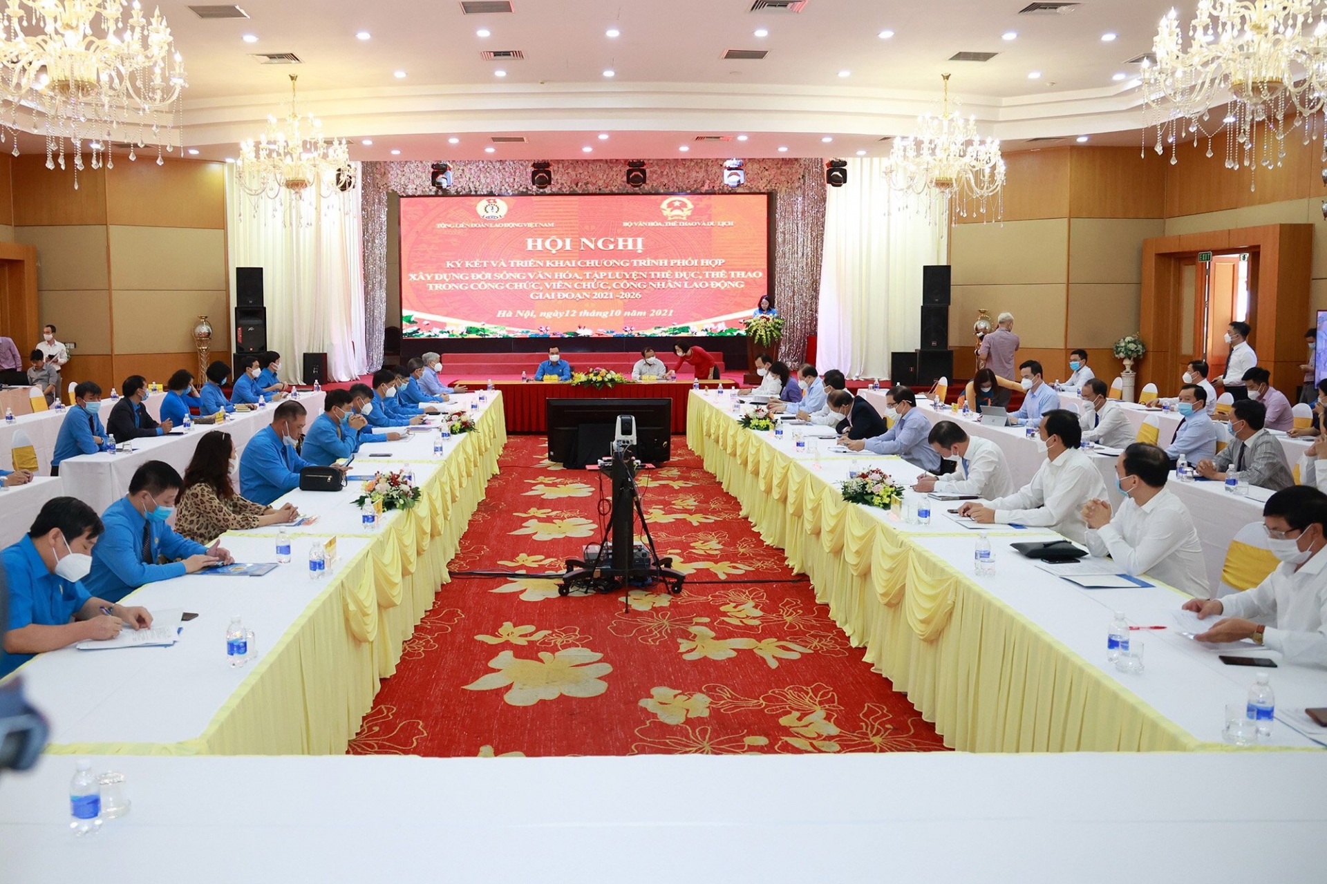 Chú trọng xây dựng đời sống văn hóa và nâng cao sức khỏe cho người lao động
