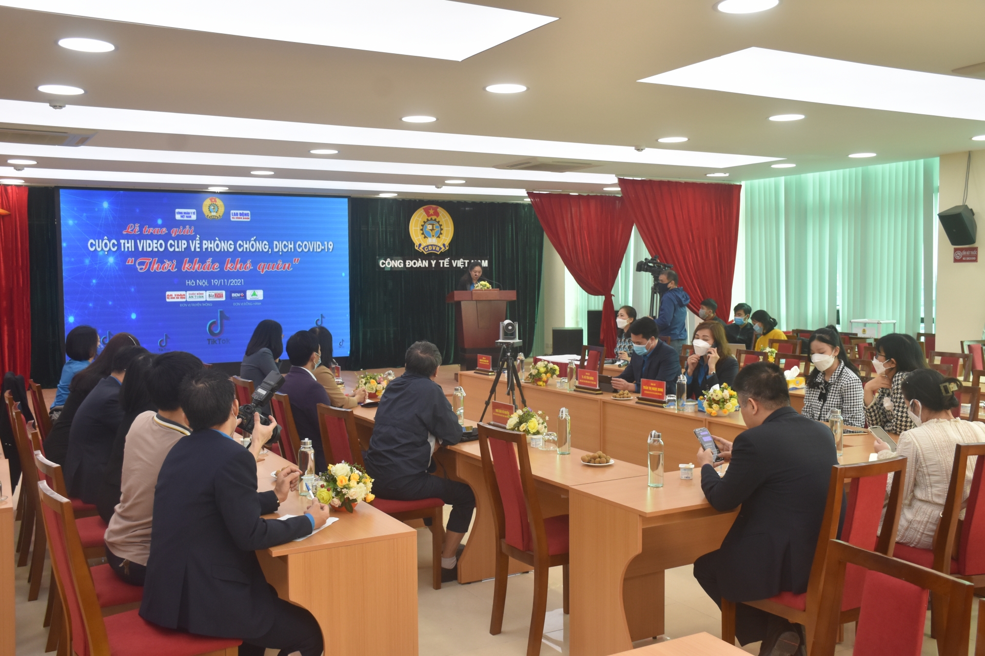 Trao giải cuộc thi video clip “Thời khắc khó quên”