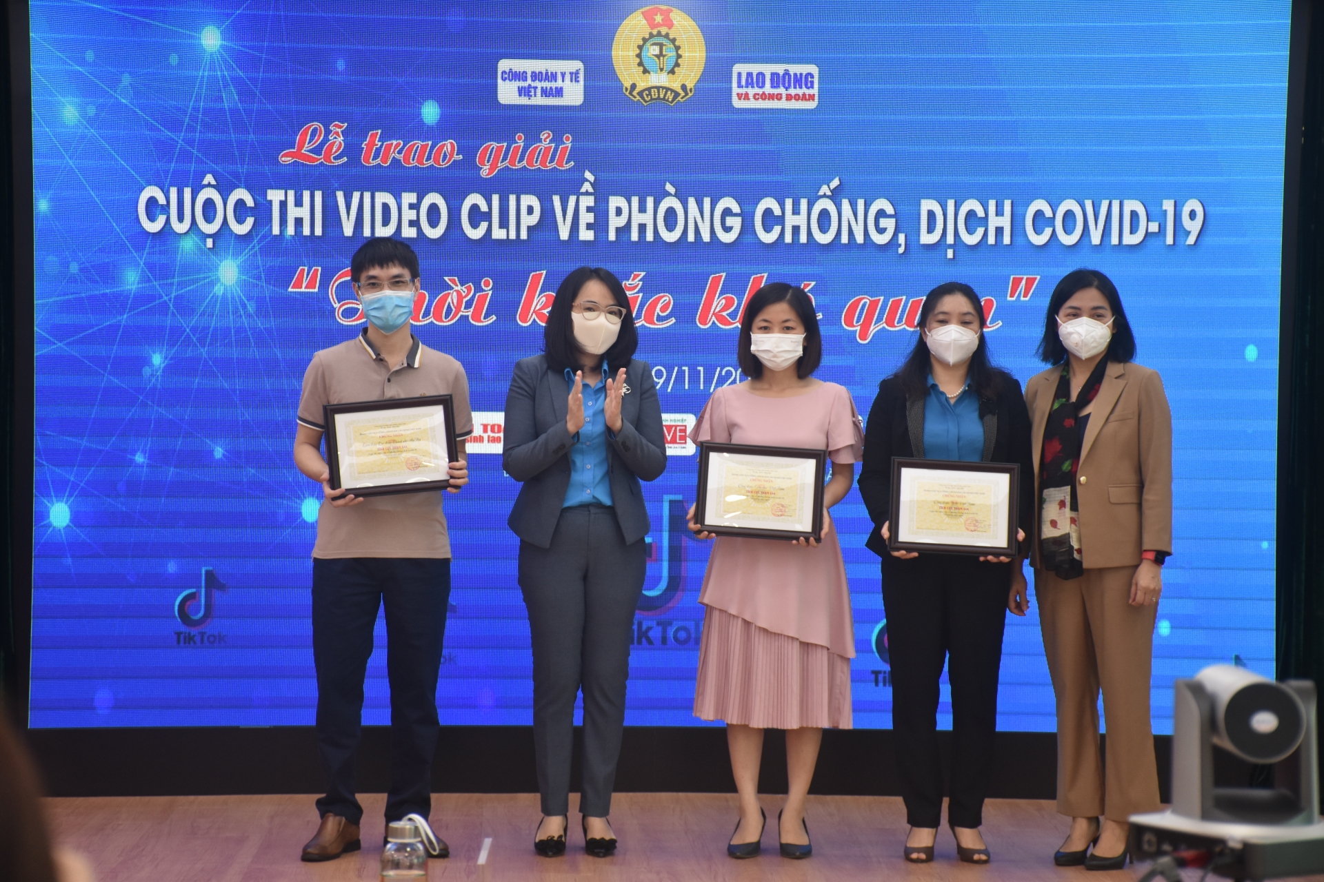 Trao giải cuộc thi video clip “Thời khắc khó quên”