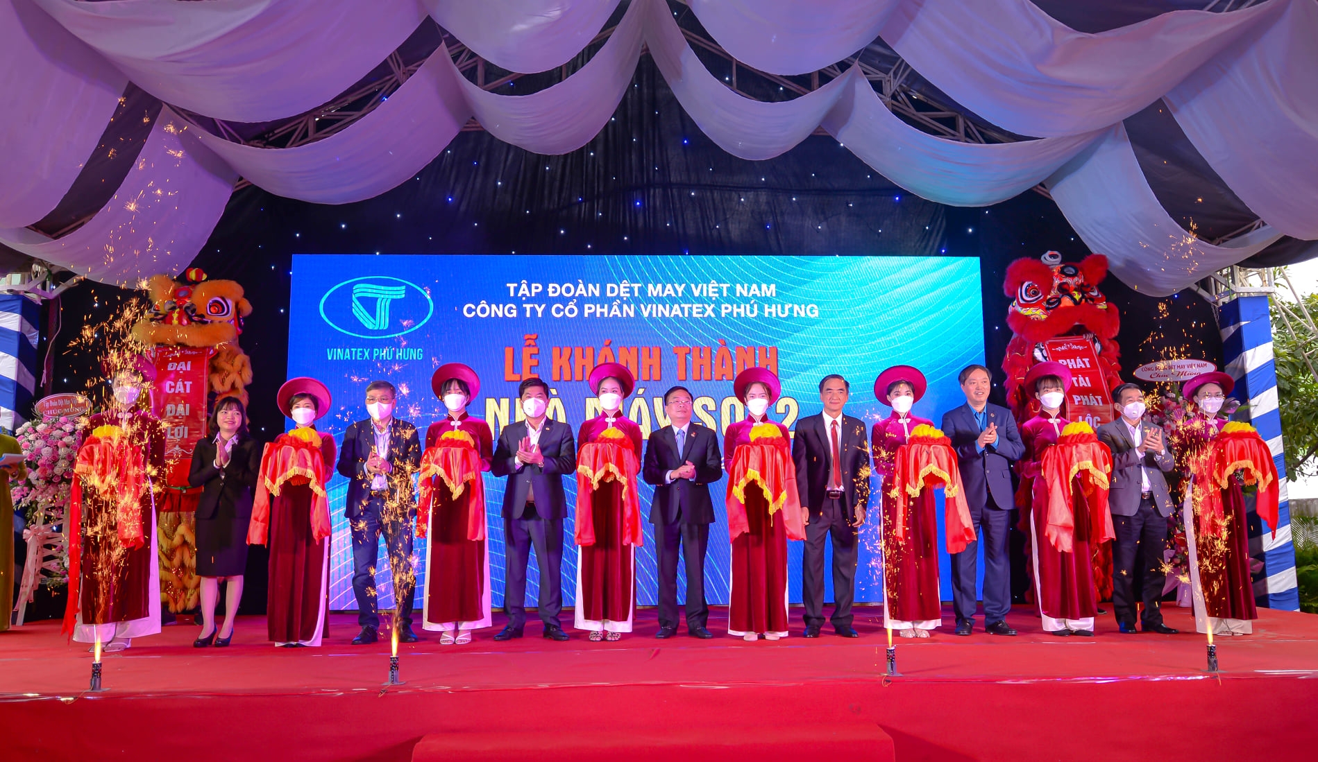 Gắn biển công trình chào mừng 25 năm thành lập Công đoàn Dệt May Việt Nam Gắn biển công trình chào mừng 25 năm thành lập Công đoàn Dệt May Việt Nam