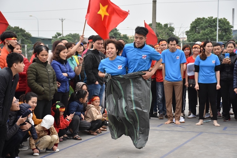 Văn nghệ, thể thao góp phần thúc đẩy sản xuất