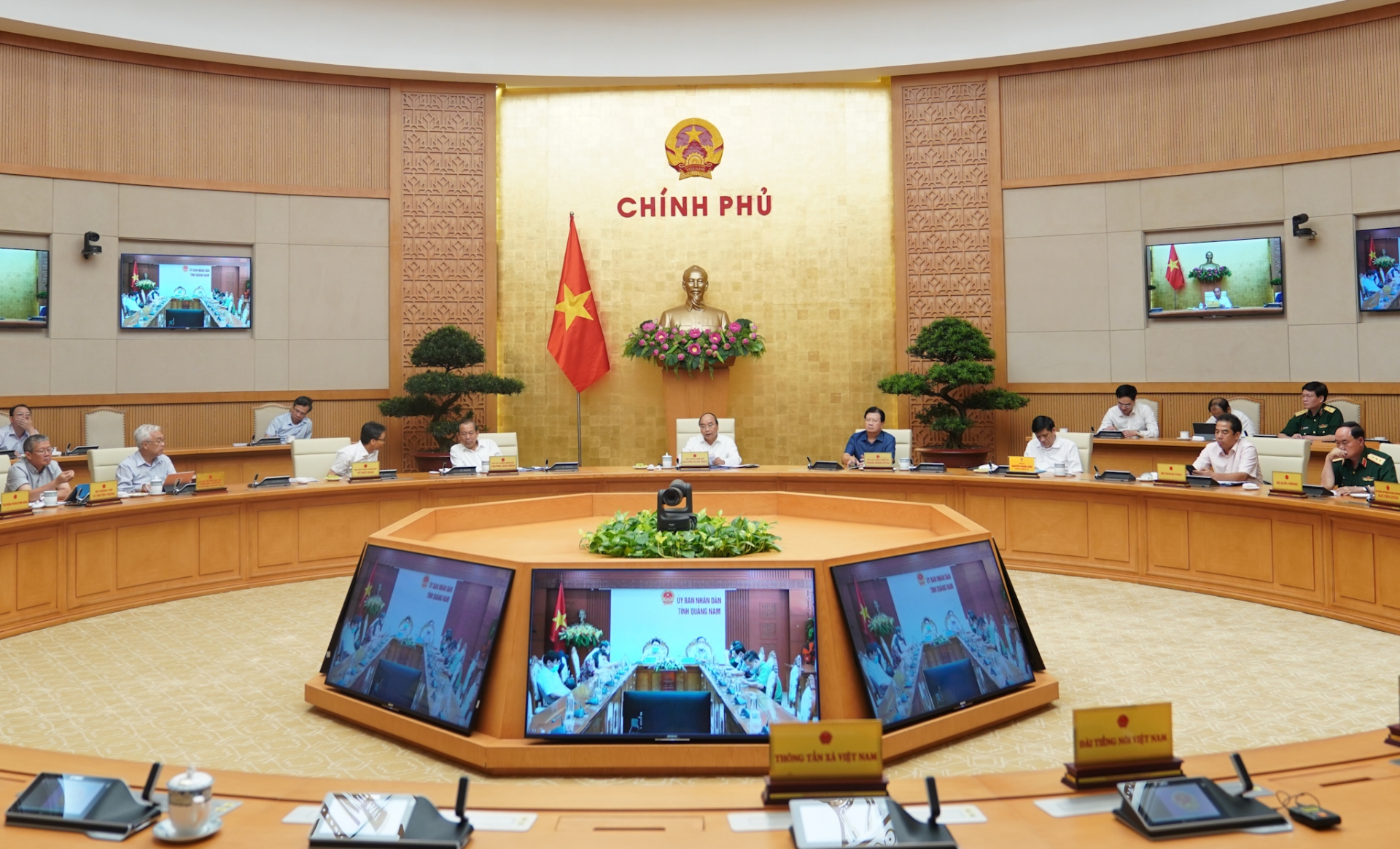 Thủ tướng Nguyễn Xuân Phúc: Bằng mọi giá, không để dịch bệnh bùng phát, lan rộng thu tuong nguye n xuan phu c bang moi gia khong de dich benh bung phat lan rong
