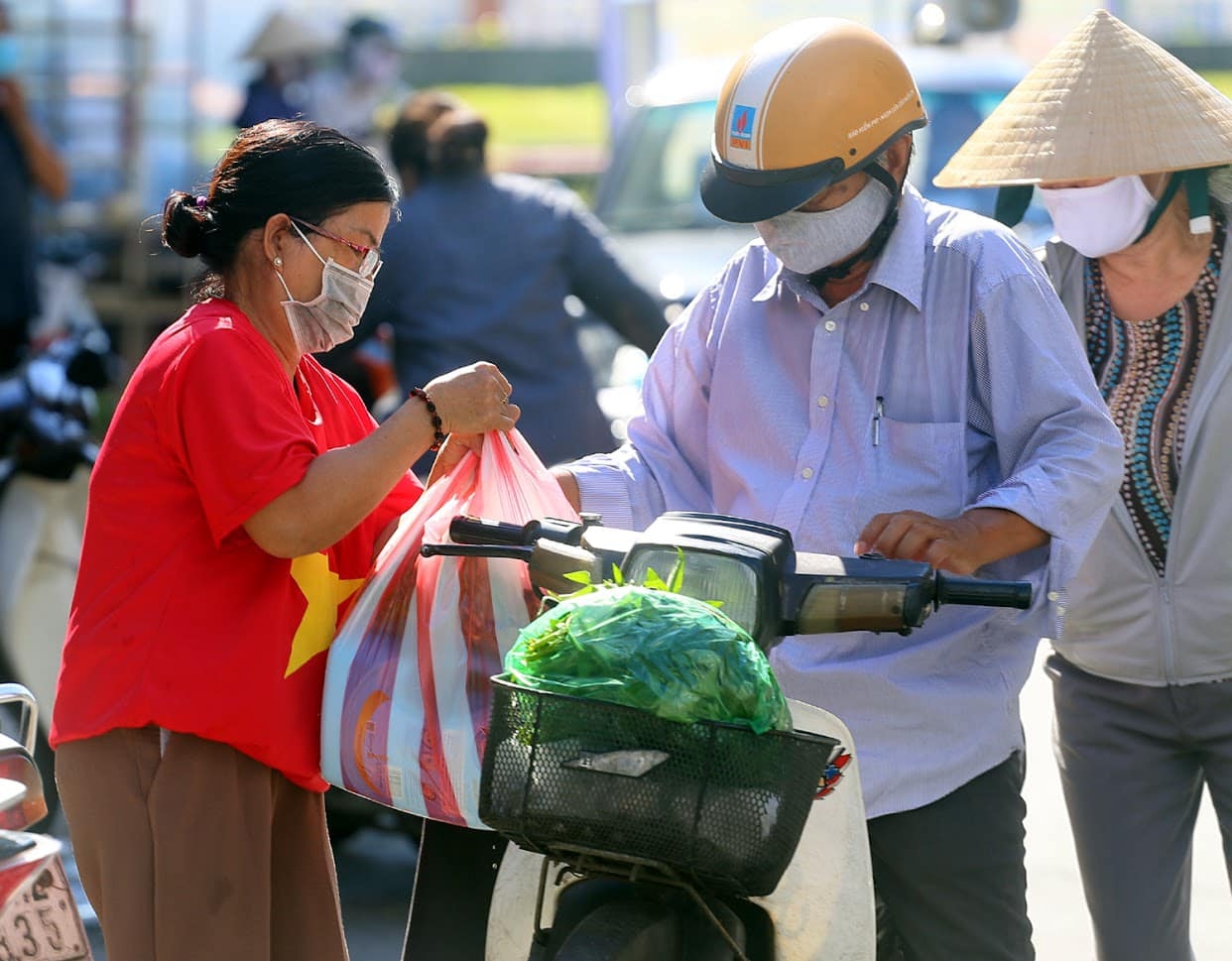 tieu thuong da nang mac ao co do sao vang chu dong thuc hien cac bien phap phong dich