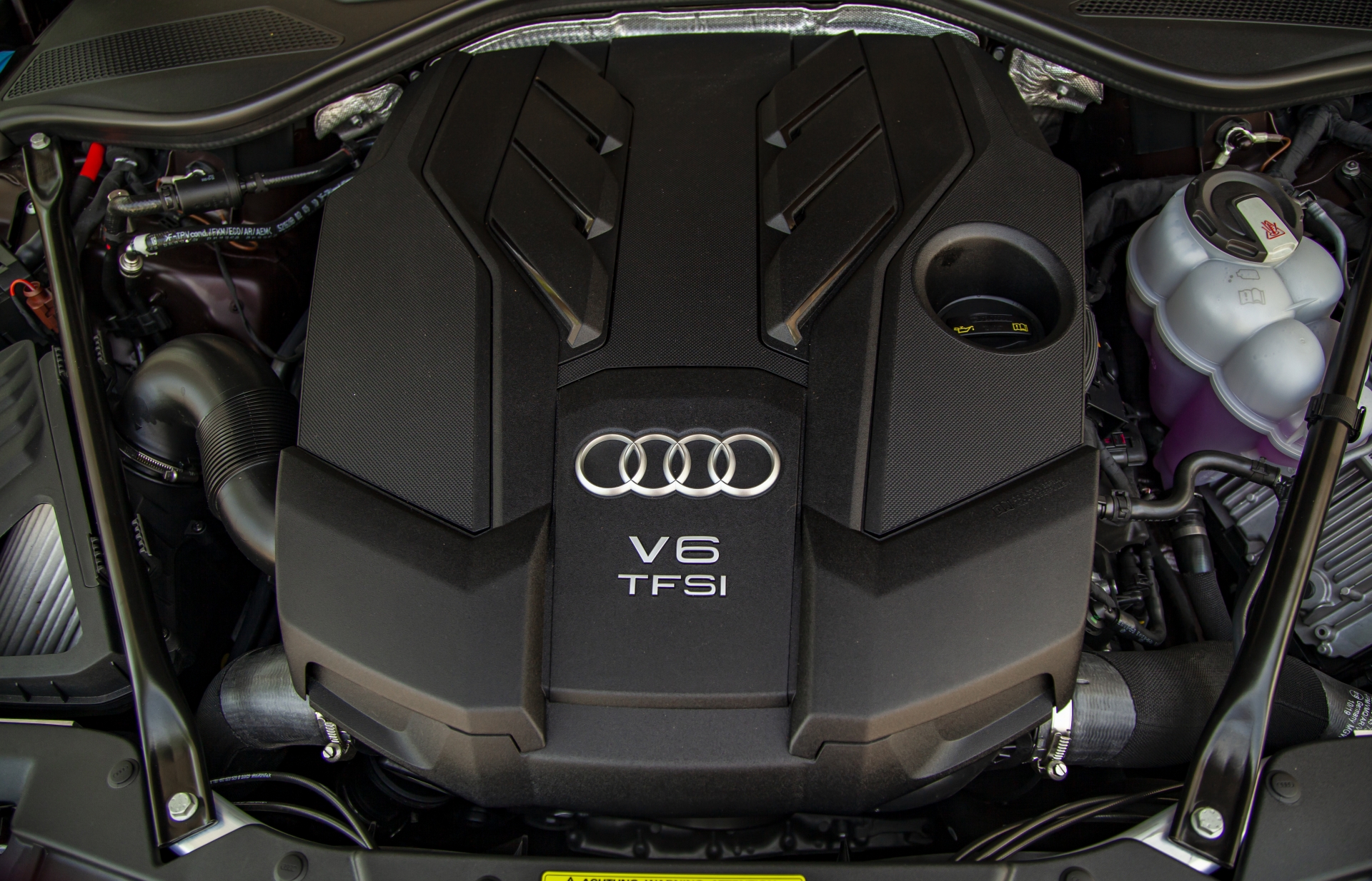 audi a8l khong chi la mot chiec xe