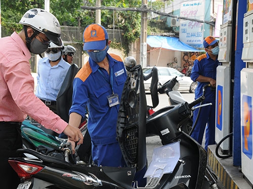 Giá xăng dầu giữ nguyên trong phiên điều chỉnh chiều ngày 13/7 ngay 137 gia xang dau van duoc giu nguyen so voi 15 ngay truoc