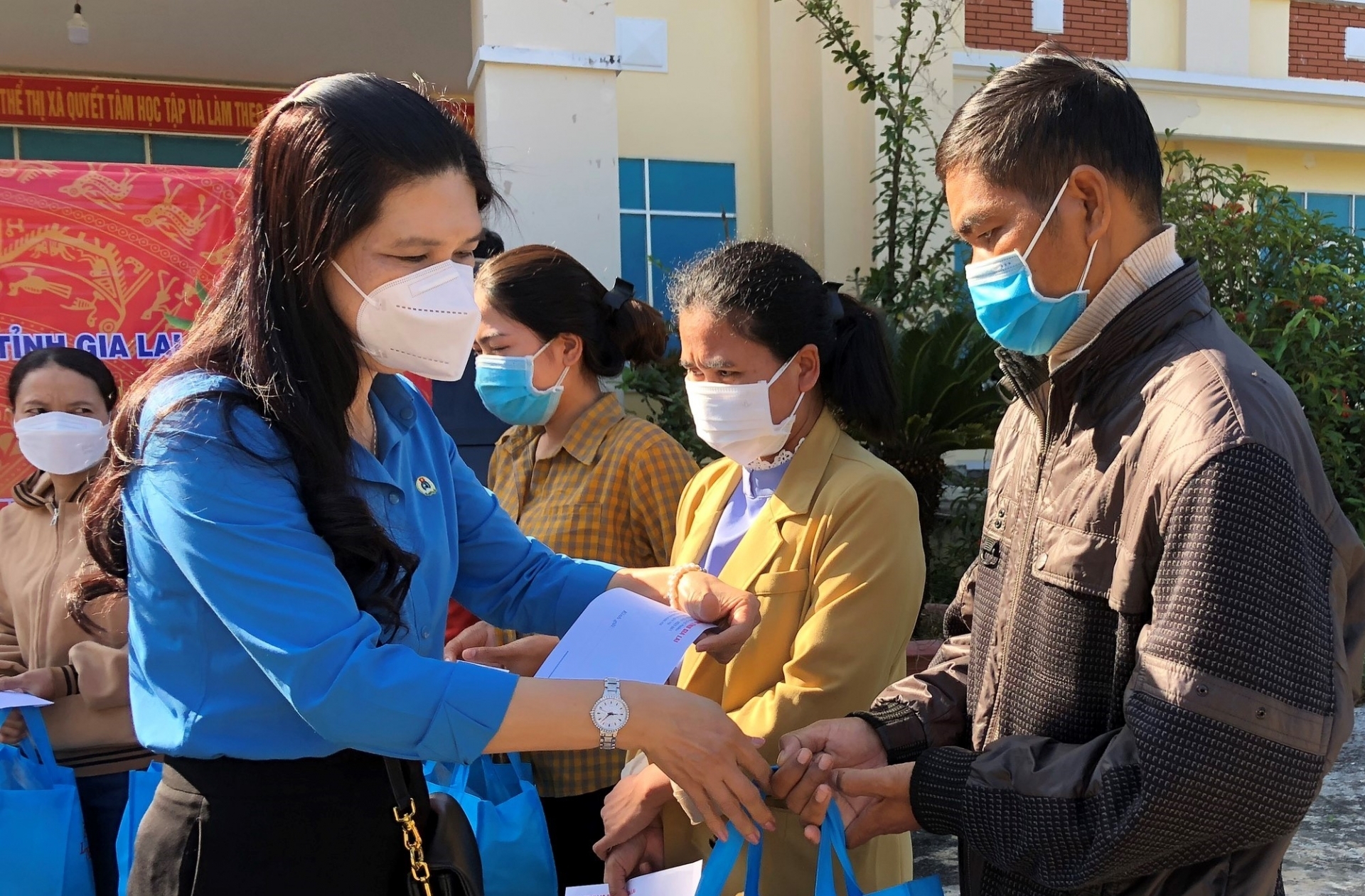 Nhìn lại năm Trâu Nhìn lại năm Trâu