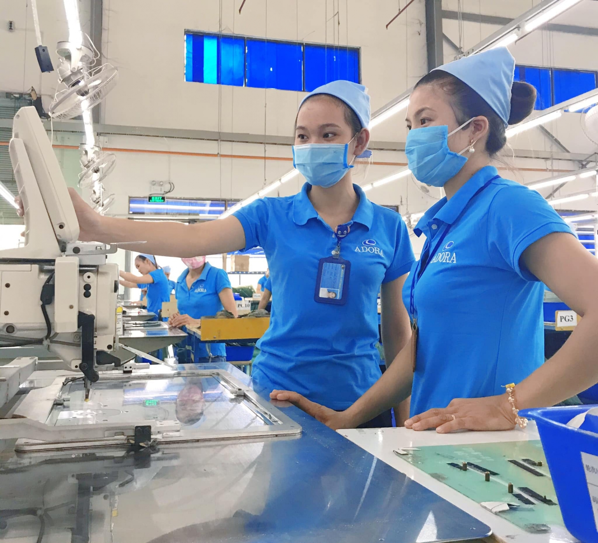 Tiếp tục hoàn thiện các cơ chế, chính sách Tiếp tục hoàn thiện các cơ chế, chính sách