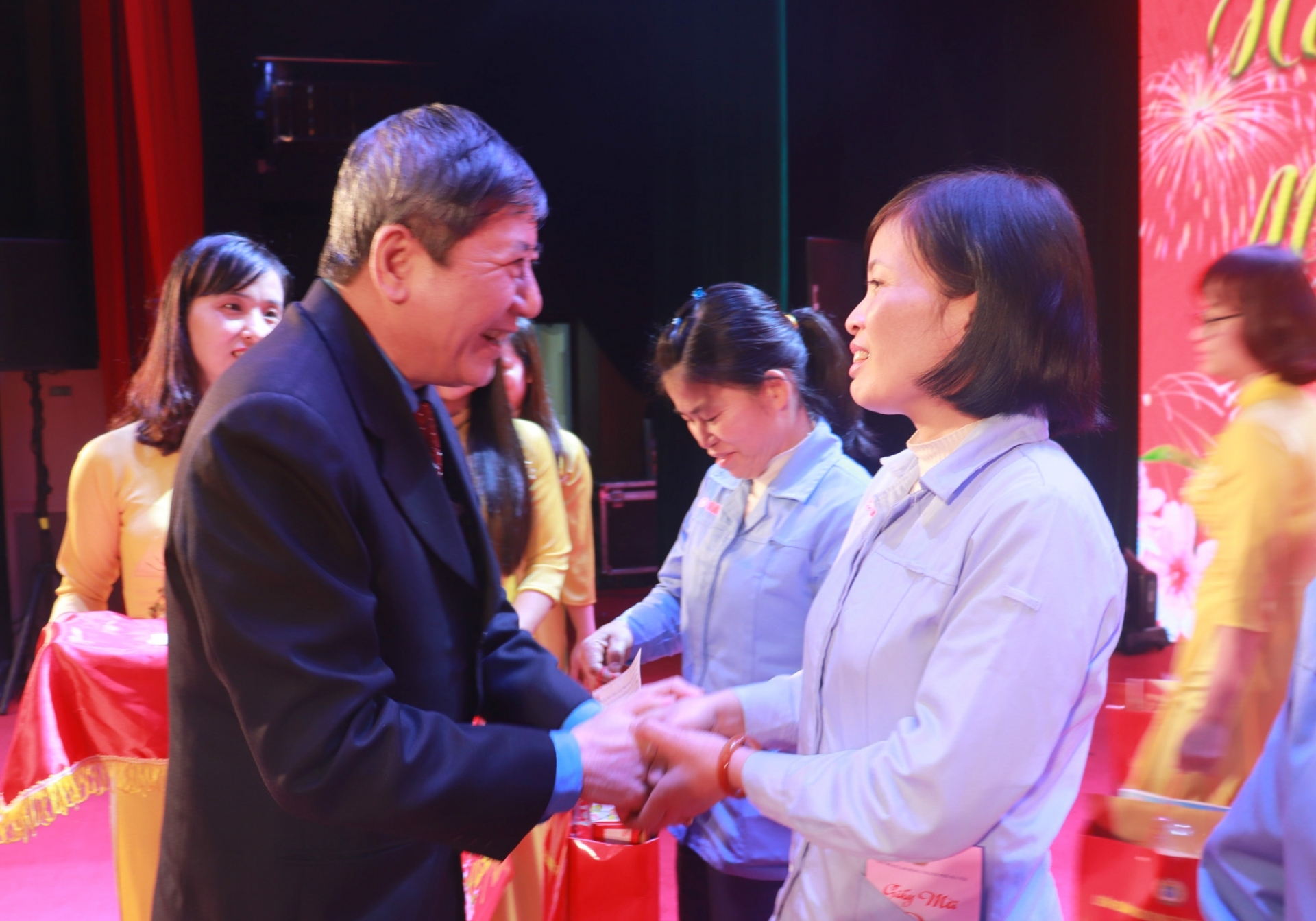 Tổ chức cho đoàn viên, người lao động đón Tết an toàn, ấm áp Tổ chức cho đoàn viên, người lao động đón Tết an toàn, ấm áp