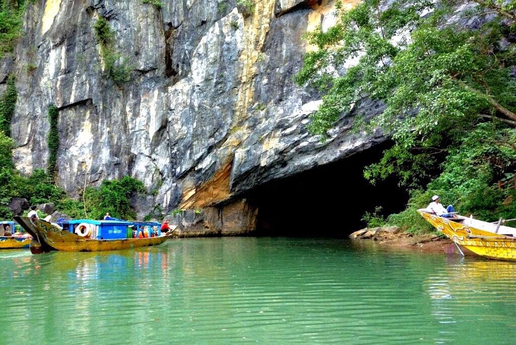 Con sông chảy ra từ lòng di sản Con sông chảy ra từ lòng di sản