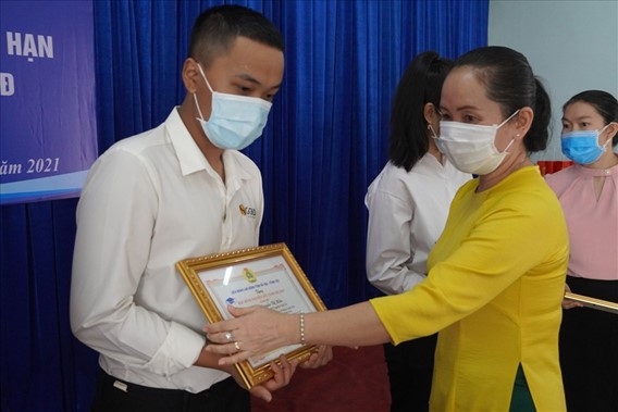 Động lực để con công nhân lao động có hoàn cảnh khó khăn, hiếu học vươn lên Động lực để con công nhân lao động có hoàn cảnh khó khăn, hiếu học vươn lên