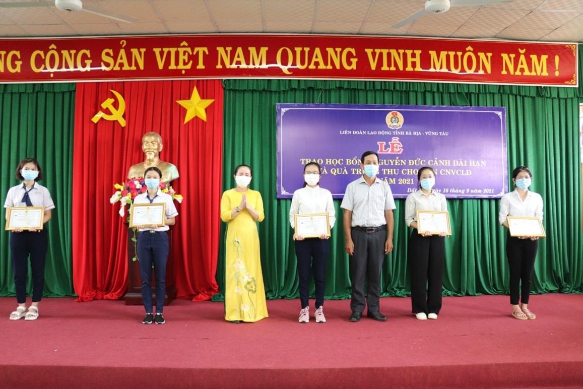 Động lực để con công nhân lao động có hoàn cảnh khó khăn, hiếu học vươn lên Động lực để con công nhân lao động có hoàn cảnh khó khăn, hiếu học vươn lên