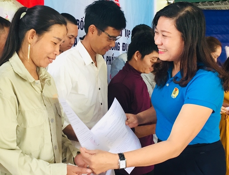 “Mang lại niềm vui, sự ấm áp cho người lao động trong dịp Tết” “Mang lại niềm vui, sự ấm áp cho người lao động trong dịp Tết”