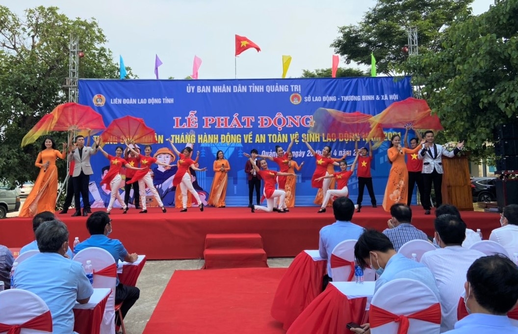 “Mang lại niềm vui, sự ấm áp cho người lao động trong dịp Tết” “Mang lại niềm vui, sự ấm áp cho người lao động trong dịp Tết”