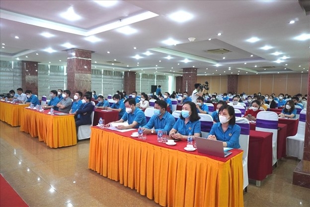 Tập huấn nghiệp vụ cho hơn 100 cán bộ công đoàn cơ sở Tập huấn nghiệp vụ cho hơn 100 cán bộ công đoàn cơ sở