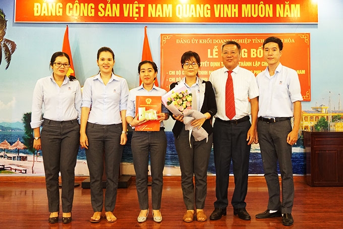 Công tác xây dựng tổ chức Đảng và phát triển đảng viên ở DN ngoài khu vực Nhà nước Công tác xây dựng tổ chức Đảng và phát triển đảng viên ở DN ngoài khu vực Nhà nước