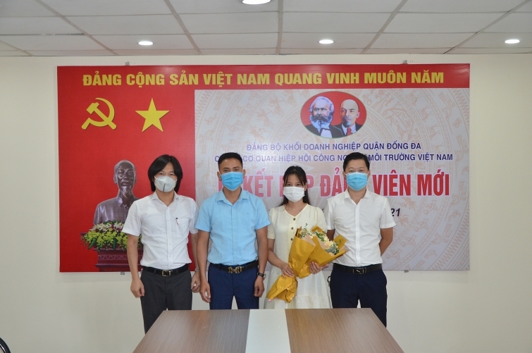 Một số vấn đề đặt ra về công tác xây dựng tổ chức Đảng và phát triển đảng viên ở doanh nghiệp ngoài khu vực Nhà nước Một số vấn đề đặt ra về công tác xây dựng tổ chức Đảng và phát triển đảng viên ở doanh nghiệp ngoài khu vực Nhà nước