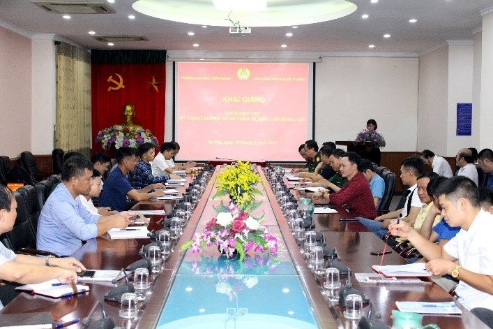 Tăng cường đào tạo, bồi dưỡng về an toàn, vệ sinh lao động cho công đoàn cơ sở Tăng cường đào tạo, bồi dưỡng về an toàn, vệ sinh lao động cho công đoàn cơ sở