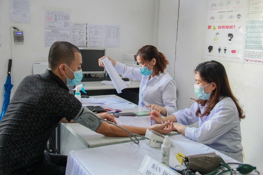 Tiêm vắc xin cho công nhân, đảm bảo “mục tiêu kép” của doanh nghiệp Tiêm vắc xin cho công nhân, đảm bảo “mục tiêu kép” của doanh nghiệp