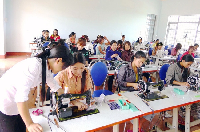 Giáo dục nghề nghiệp trong bối cảnh khủng hoảng Covid-19 - kinh nghiệm từ một số nước GDNN trong bối cảnh Covid-19 - kinh nghiệm từ một số nước và gợi ý cho Việt Nam