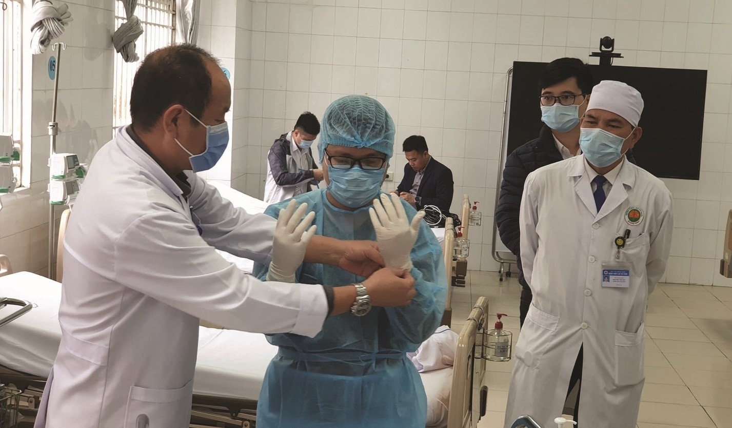 Bảo đảm an toàn cho các nhân viên y tế trên tuyến đầu chống dịch Bảo đảm an toàn cho các nhân viên y tế trên tuyến đầu chống dịch