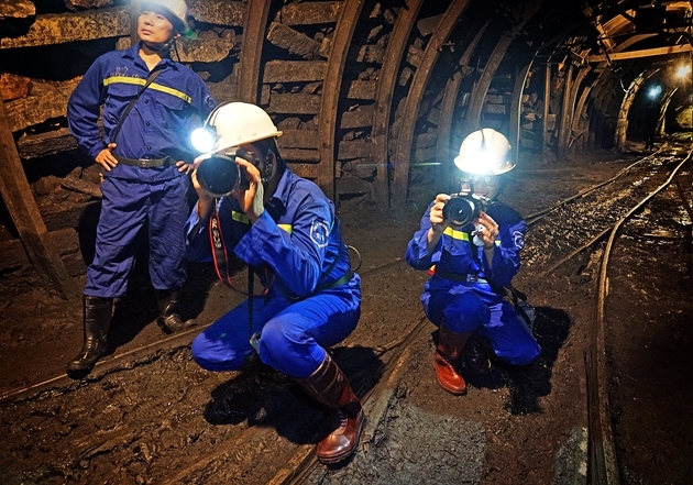 Xu hướng báo chí trong việc truyền thông về hoạt động của công đoàn Xu hướng báo chí trong việc truyền thông về hoạt động của Công đoàn