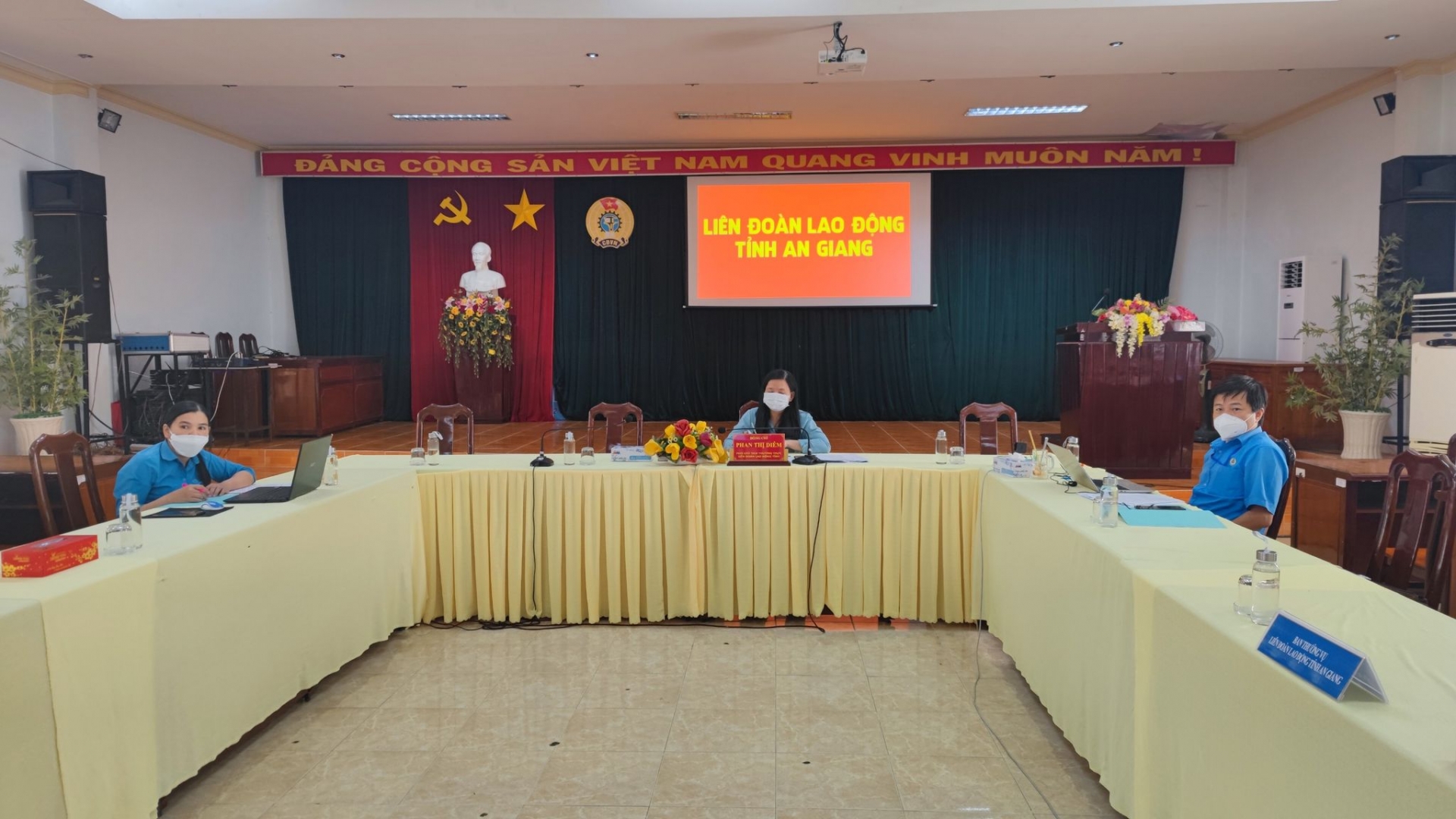 Để thi đua không chỉ có 