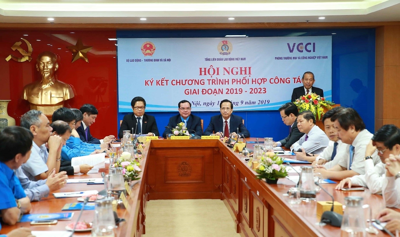 Cơ chế ba bên trong việc thực hiện các công ước về an toàn và vệ sinh lao động ở Việt Nam Cơ chế ba bên trong việc thực hiện các công ước về an toàn và vệ sinh lao động
