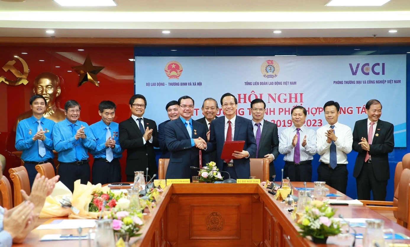 Cơ chế ba bên trong việc thực hiện các công ước về an toàn và vệ sinh lao động ở Việt Nam Cơ chế ba bên trong việc thực hiện các công ước về an toàn và vệ sinh lao động