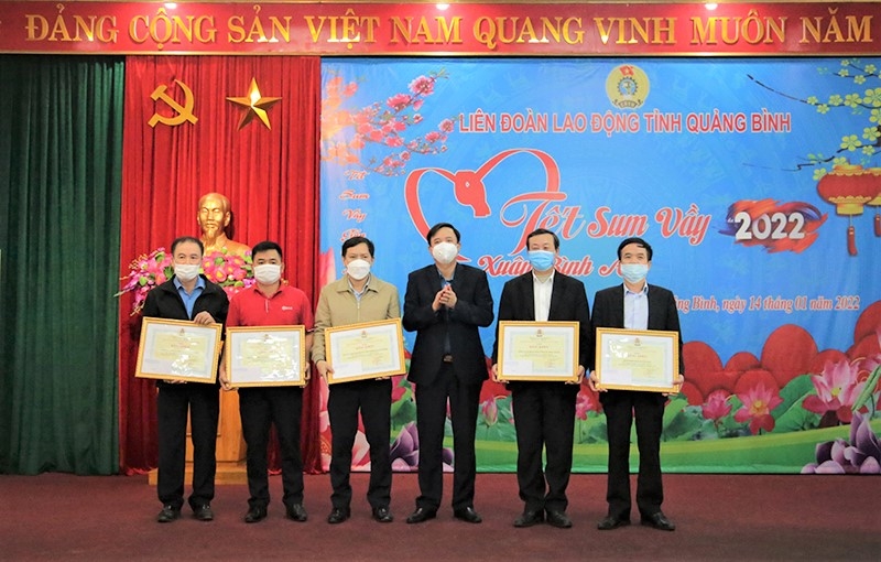 LĐLĐ tỉnh Quảng Bình tổ chức chương trình Tết Sum vầy 2022 ấm ấp, tươi vui LĐLĐ tỉnh Quảng Bình tổ chức chương trình Tết Sum vầy 2022 ấm ấp, tươi vui