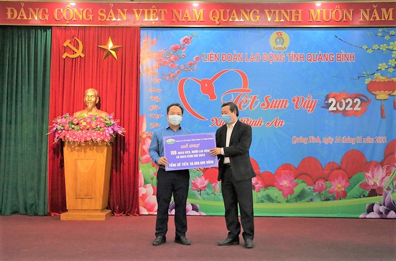 LĐLĐ tỉnh Quảng Bình tổ chức chương trình Tết Sum vầy 2022 ấm ấp, tươi vui LĐLĐ tỉnh Quảng Bình tổ chức chương trình Tết Sum vầy 2022 ấm ấp, tươi vui
