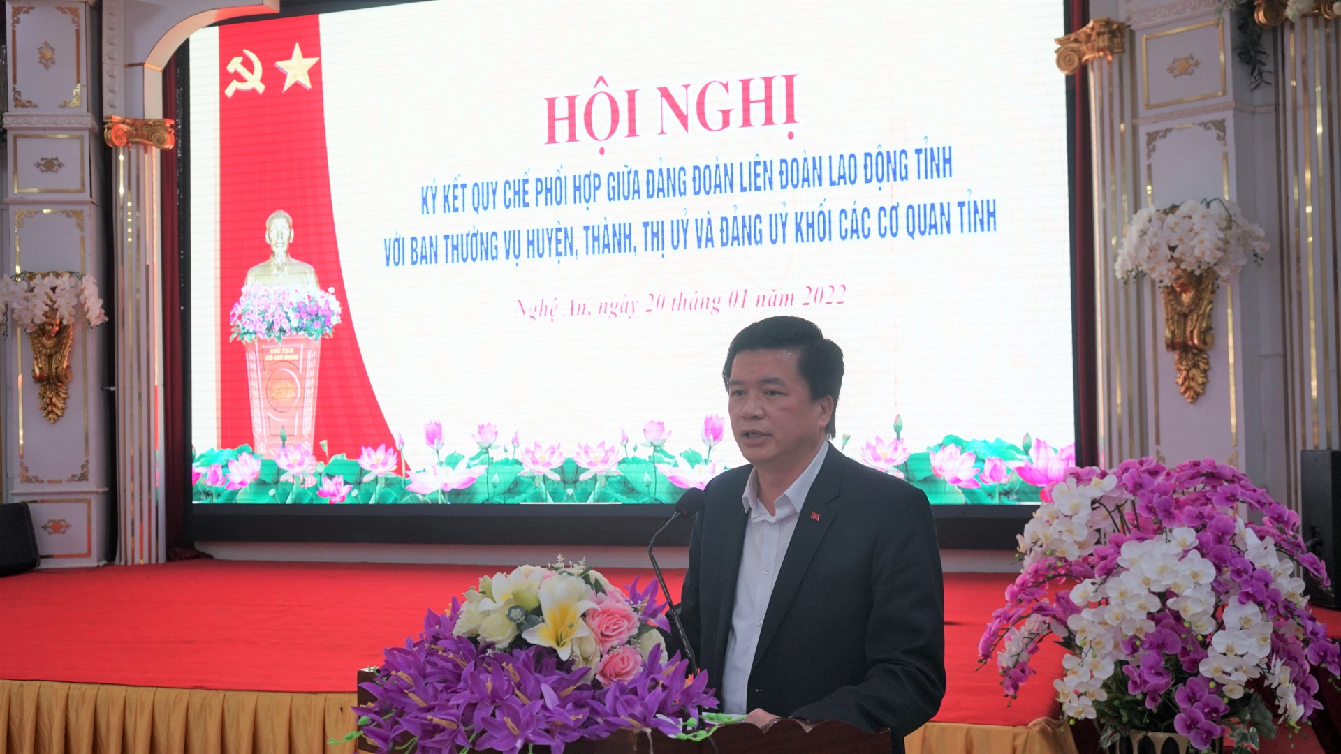 Đảng đoàn LĐLĐ tỉnh Nghệ An và BTV huyện, thành, thị ủy ký kết quy chế phối hợp