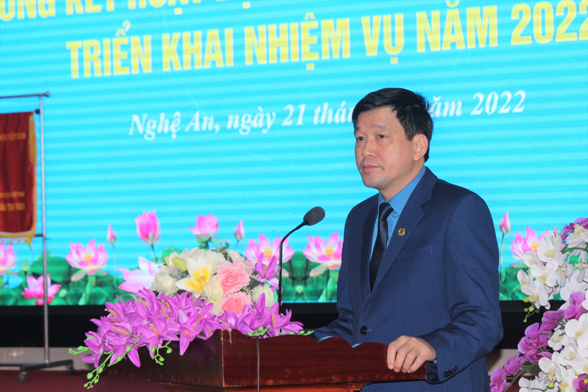 LĐLĐ Nghệ An đón nhận Cờ thi đua của Chính phủ LĐLĐ Nghệ An đón nhận Cờ thi đua của Chính phủ