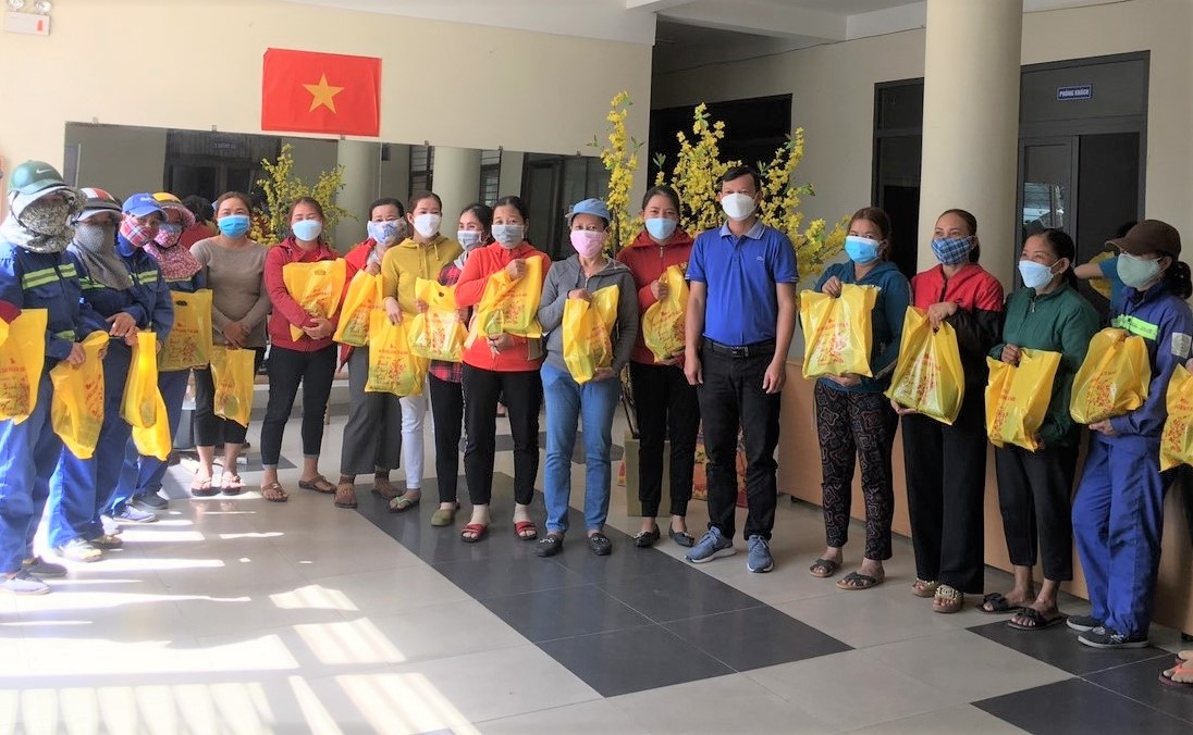 Đà Nẵng: “Bánh chưng xanh”, ấm áp cho cả người trao và người nhận Nhà Văn hóa Lao động TP Đà Nẵng: Trao 800 chiếc bánh chưng cho công nhân lao động