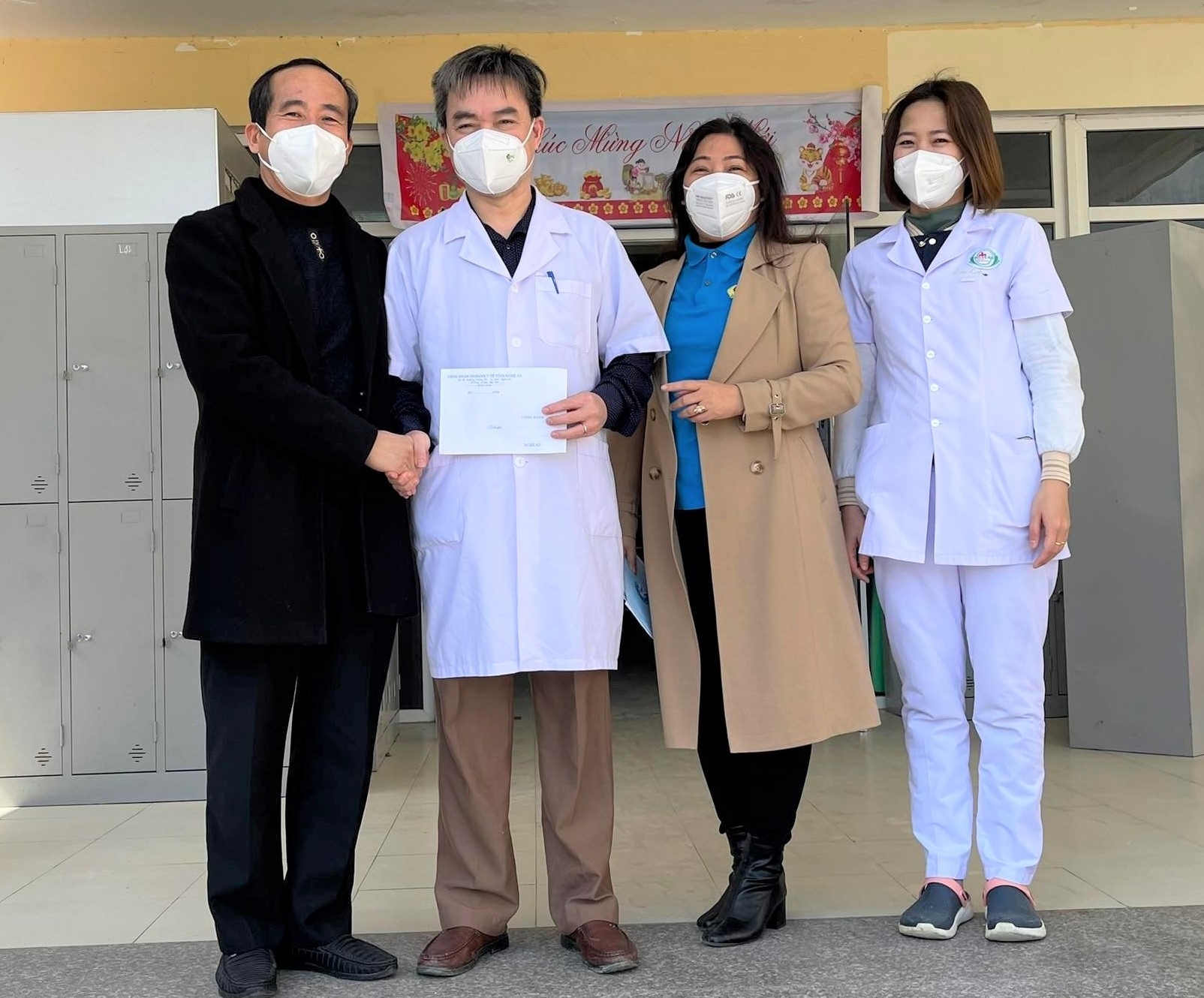 "Xin cảm ơn các y, bác sỹ đang ngày, đêm chăm sóc, cứu chữa cho bệnh nhân mắc Covid-19" "Xin cảm ơn các y, bác sỹ đang ngày, đêm chăm sóc, cứu chữa cho bệnh nhân mắc Covid-19"