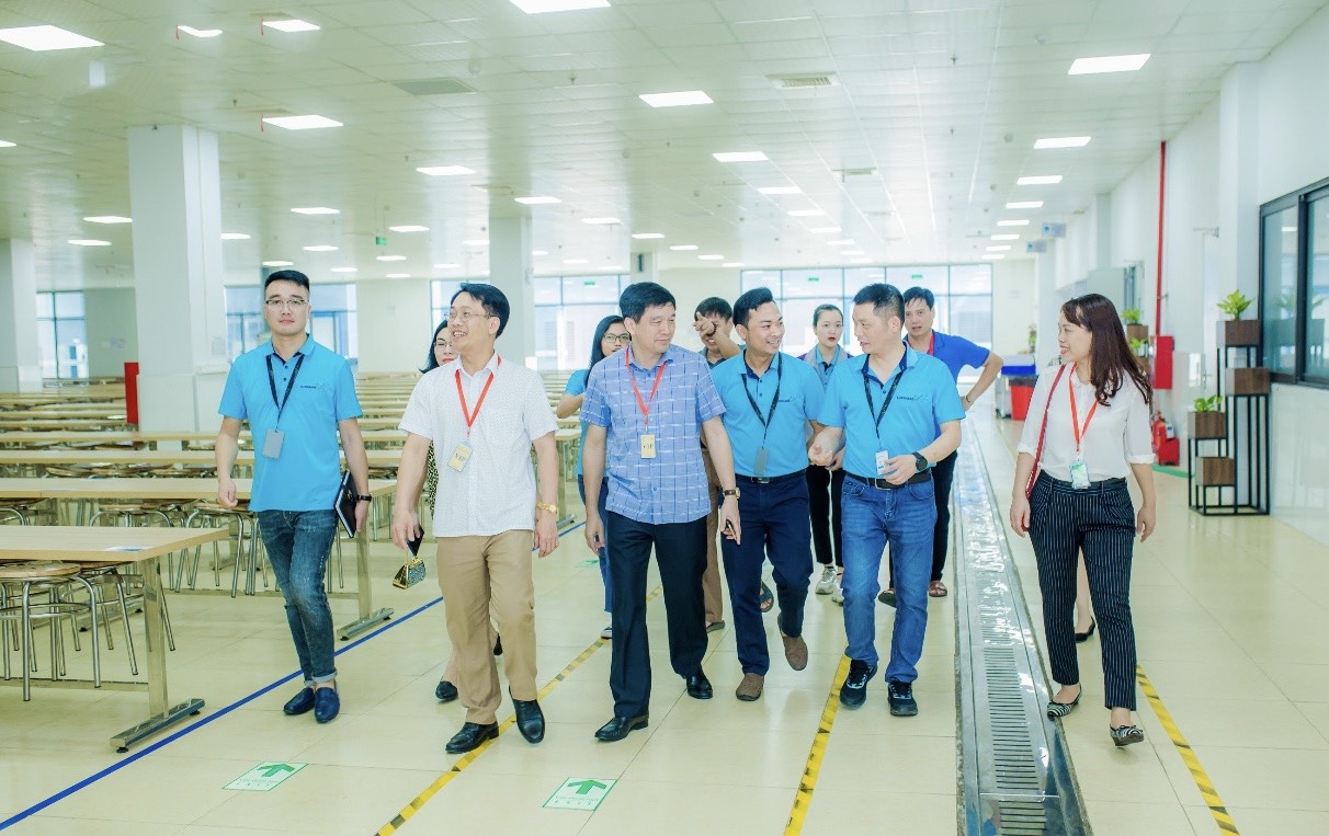 LĐLĐ tỉnh Nghệ An thăm và làm việc tại Công ty TNHH LUXSHARE -ICT LĐLĐ tỉnh Nghệ An thăm và làm việc tại Công ty TNHH LUXSHARE -ICT