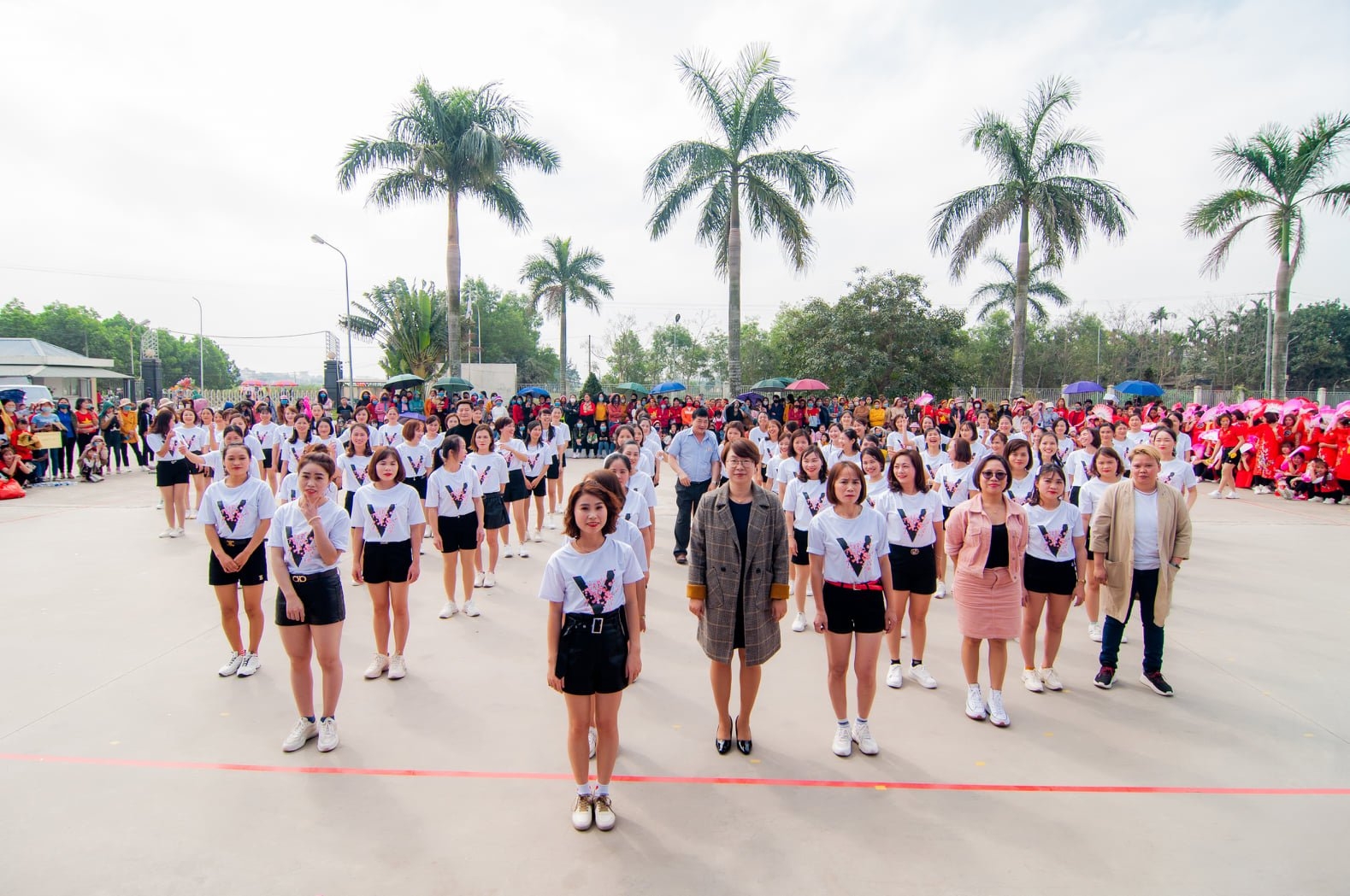 Anna Jung - Nữ giám đốc khiến công nhân cảm kích Anna Jung - Nữ giám đốc khiến công nhân cảm kích
