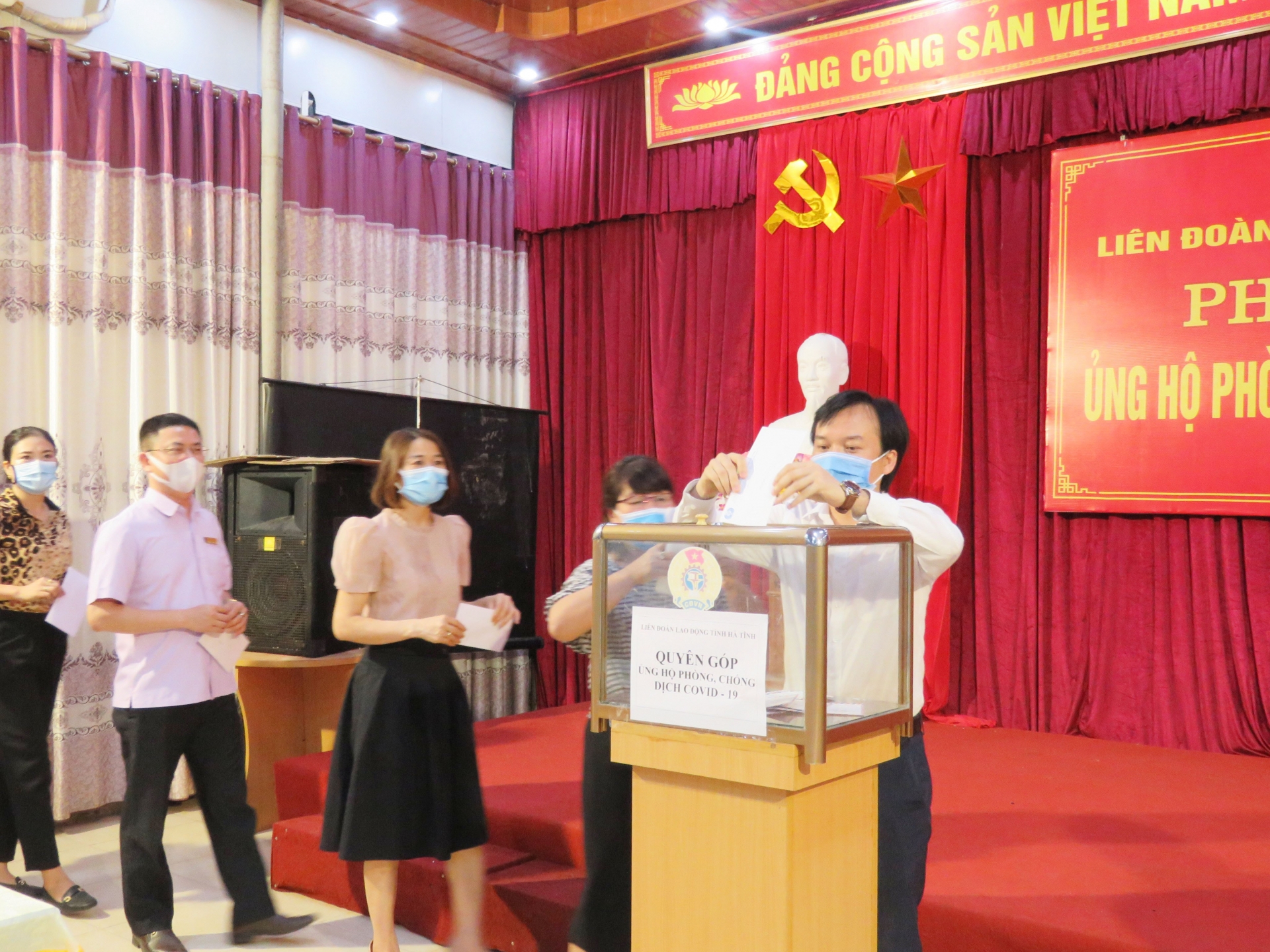 LĐLĐ tỉnh Hà Tĩnh phát động ủng hộ phòng, chống dịch Covid-19 LĐLĐ tỉnh Hà Tĩnh phát động ủng hộ phòng, chống dịch Covid-19