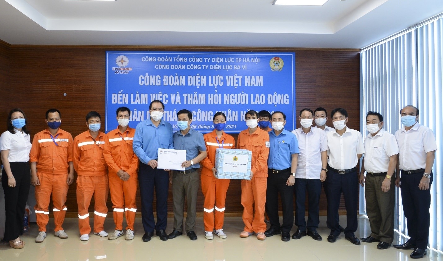 Công đoàn Điện lực Việt Nam: Tháng Công nhân – Tăng cường lắng nghe và chia sẻ