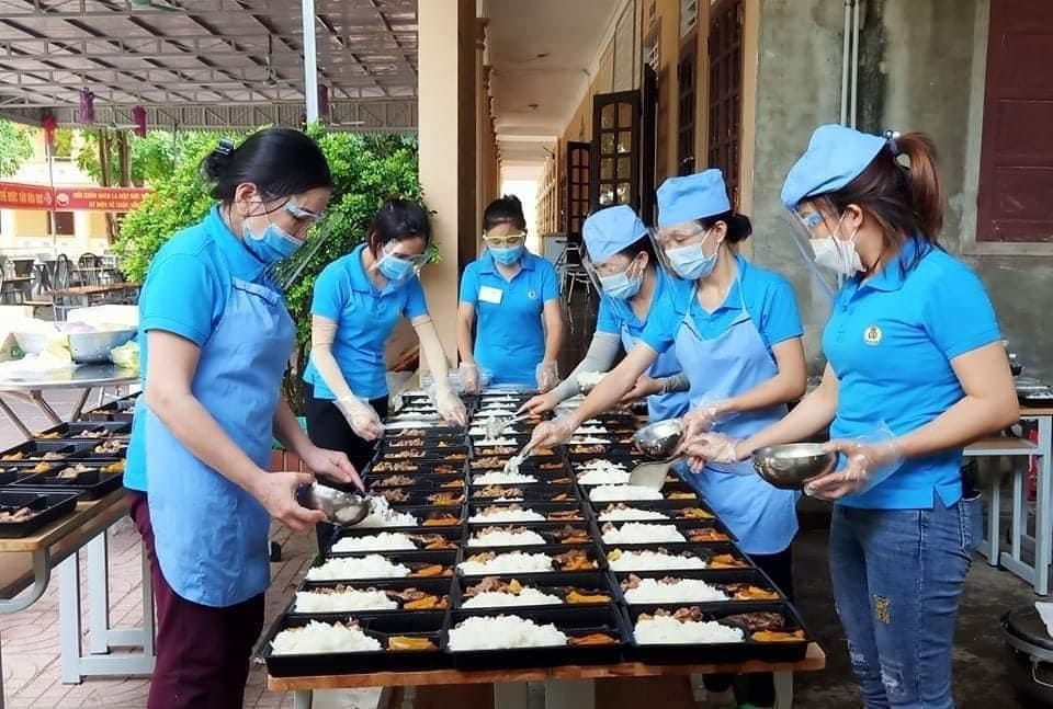Các cấp công đoàn huyện Diễn Châu hỗ trợ 1,2 tỷ đồng cho công tác phòng chống dịch bệnh Các cấp công đoàn huyện Diễn Châu hỗ trợ 1,2 tỷ đồng cho công tác phòng chống dịch bệnh