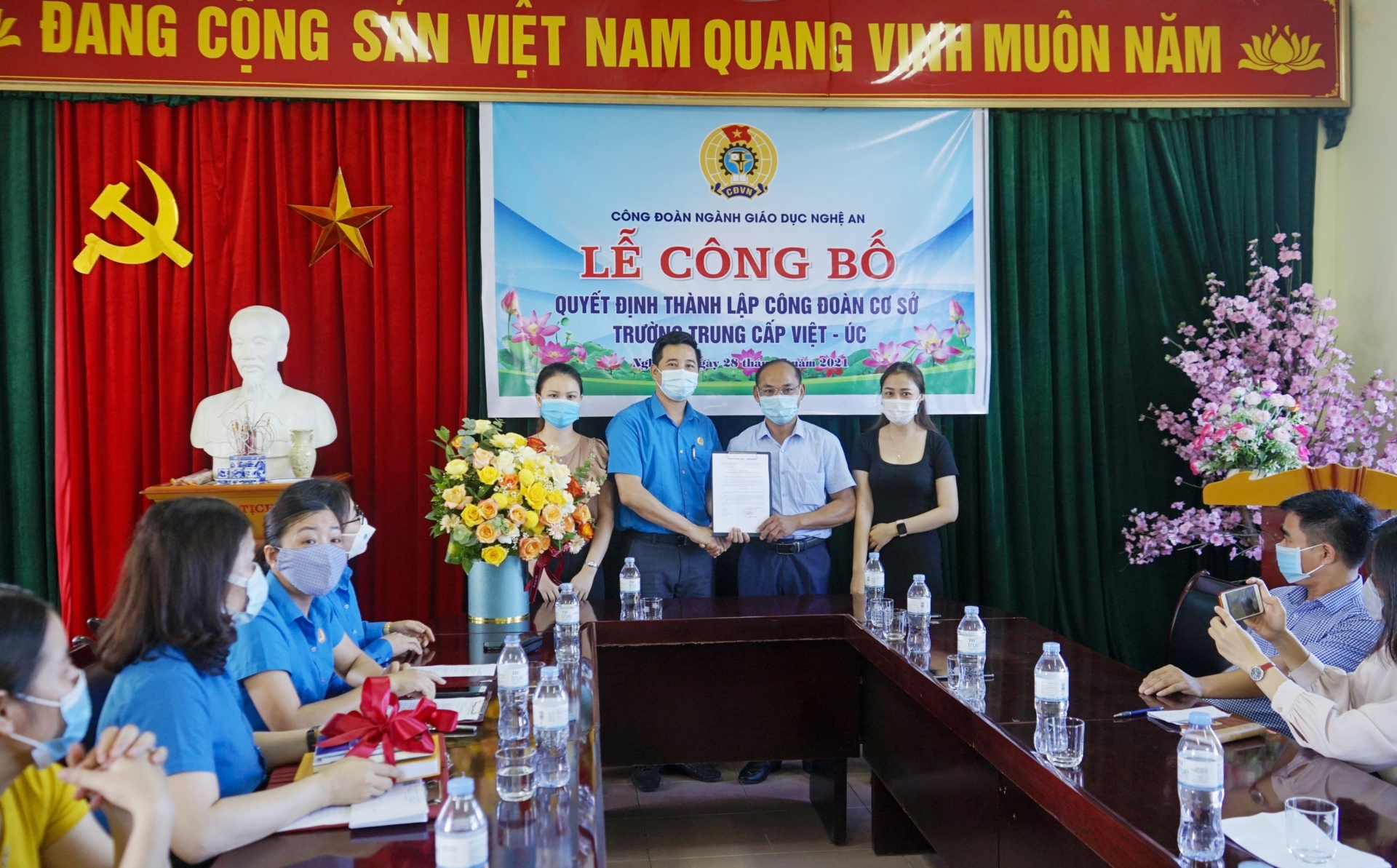 Công đoàn Giáo dục Nghệ An thành lập CĐCS Trường Trung cấp Việt - Úc