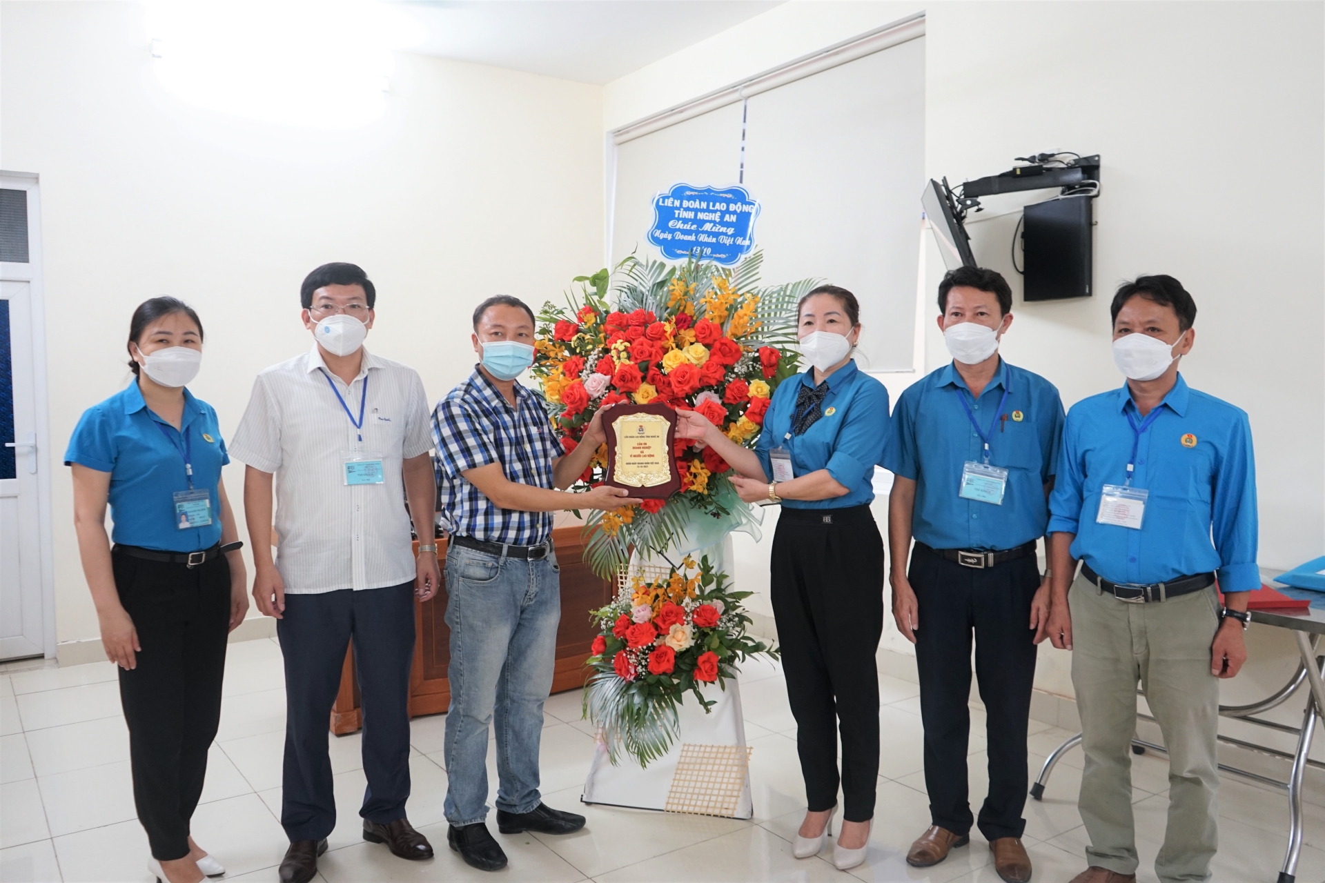 LĐLĐ tỉnh Nghệ An chúc mừng các doanh nghiệp nhân Ngày Doanh nhân Việt Nam LĐLĐ tỉnh Nghệ An chúc mừng các doanh nghiệp nhân Ngày Doanh nhân Việt Nam