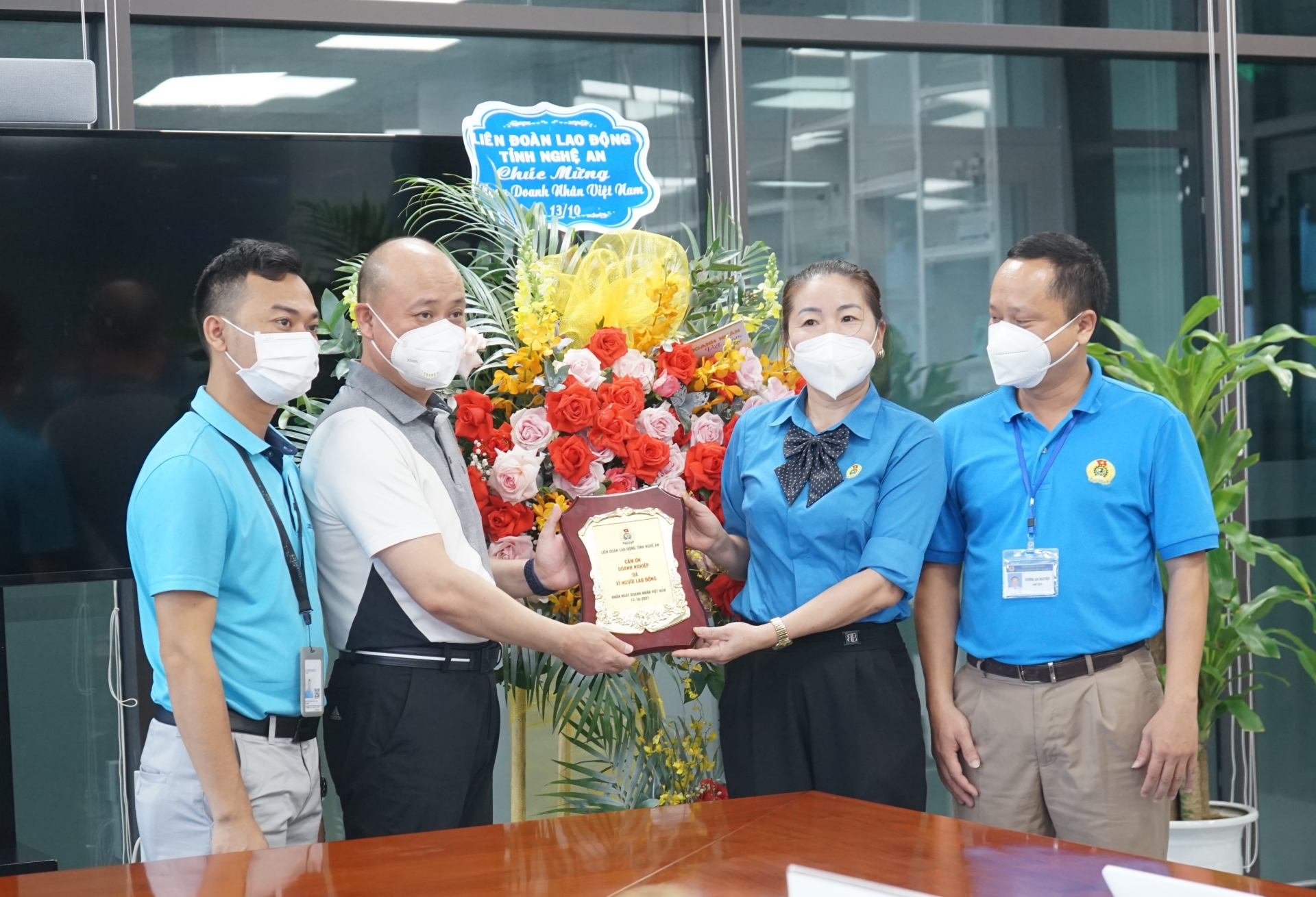 LĐLĐ tỉnh Nghệ An chúc mừng các doanh nghiệp nhân Ngày Doanh nhân Việt Nam LĐLĐ tỉnh Nghệ An chúc mừng các doanh nghiệp nhân Ngày Doanh nhân Việt Nam