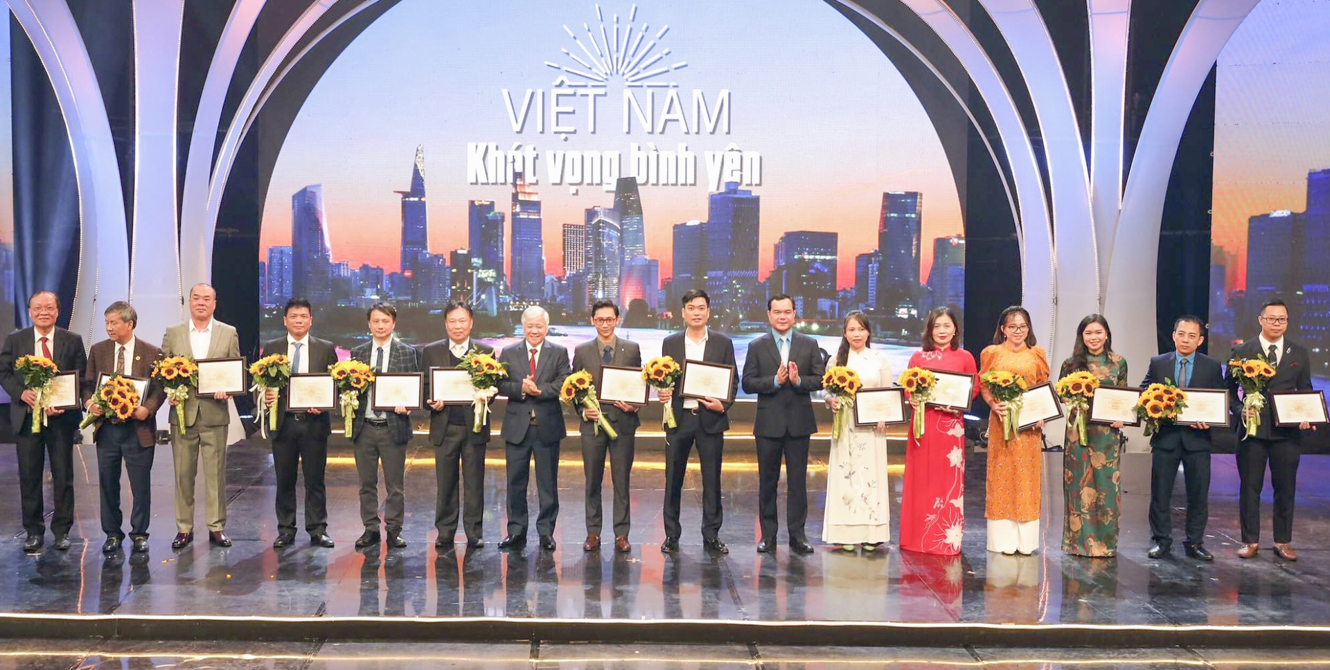 Công đoàn ngành Giáo dục Nghệ An đạt giải Ba cuộc thi "Thời khắc khó quên" Công đoàn ngành Giáo dục Nghệ An đạt giải Ba cuộc thi "Thời khắc khó quên"