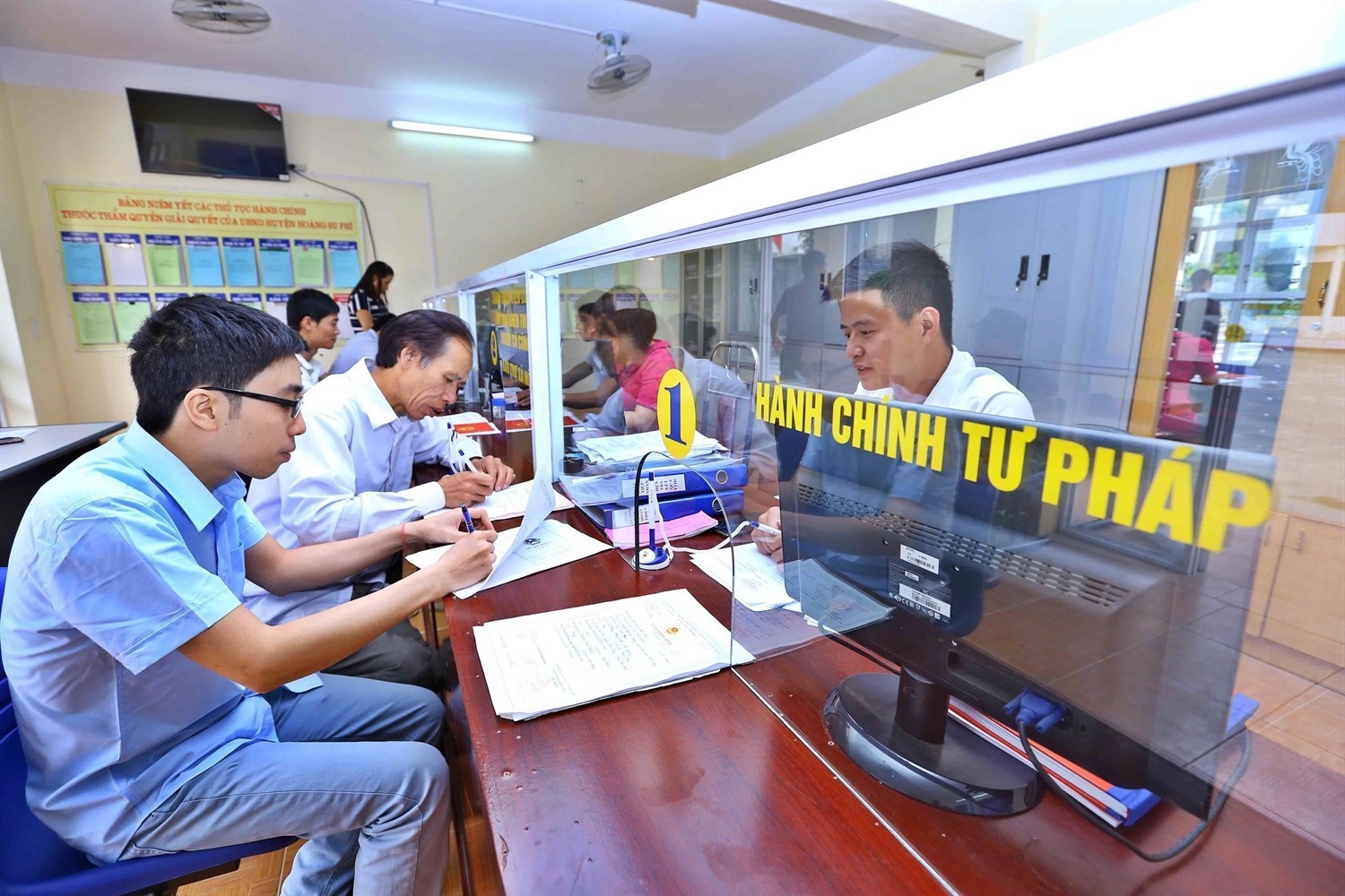 Mức lương bao nhiêu phải đóng thuế thu nhập cá nhân Mức lương bao nhiêu phải đóng thuế thu nhập cá nhân