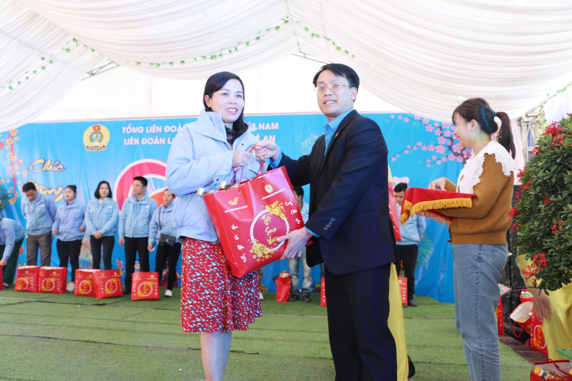 LĐLĐ Nghệ An tổ chức chương trình “Tết sum vầy ” cho CNLĐ Công đoàn ngành Công thương LĐLĐ Nghệ An tổ chức chương trình “Tết sum vầy ” cho CNLĐ Công đoàn ngành Công thương
